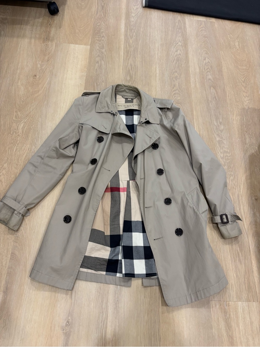 Burberry Light Beige Trench Coat with Classic Check Lining